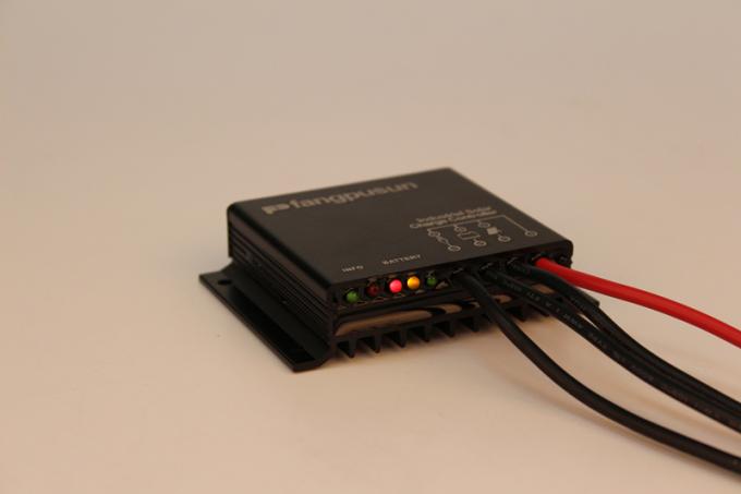 स्वचालित 10 Amp PWM इंटेलिजेंट सोलर चार्ज कंट्रोलर 0